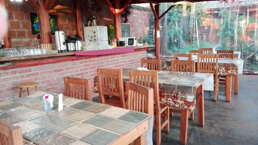 Hostel Y Posada Colibri Puerto Iguazú Dış mekan fotoğraf