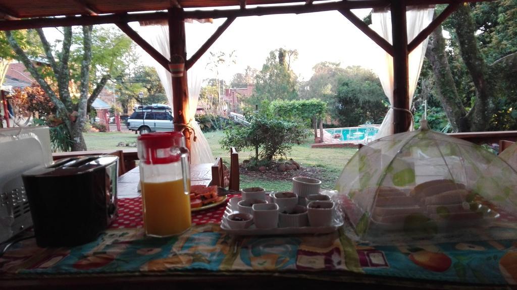 Hostel Y Posada Colibri Puerto Iguazú Dış mekan fotoğraf